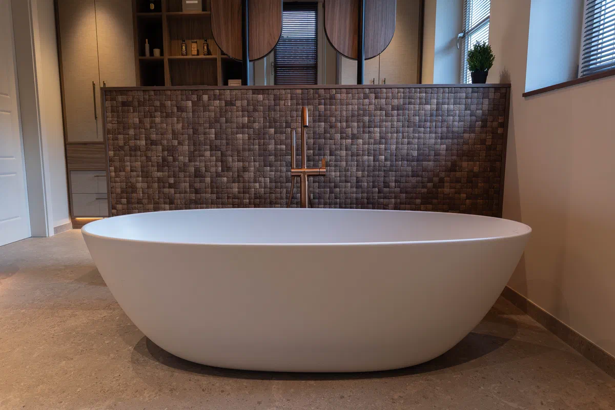 Moderne badkamer met kleedruimte